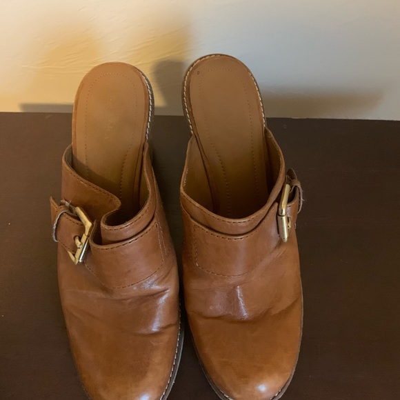 Clogs - Picture 2 of 3